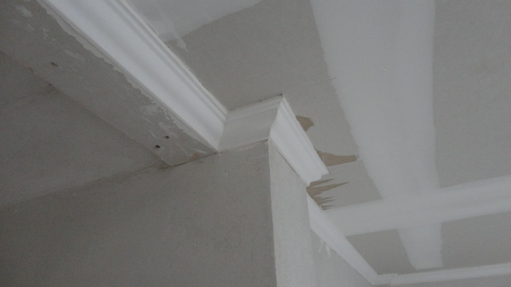 Colocación de molduras de telgopor